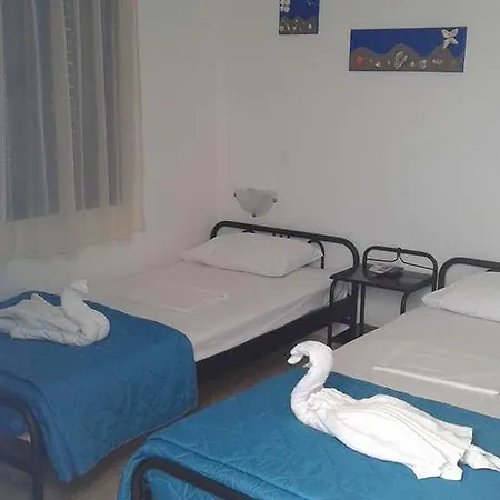 Vigles Pensión Adamantas (Milos)